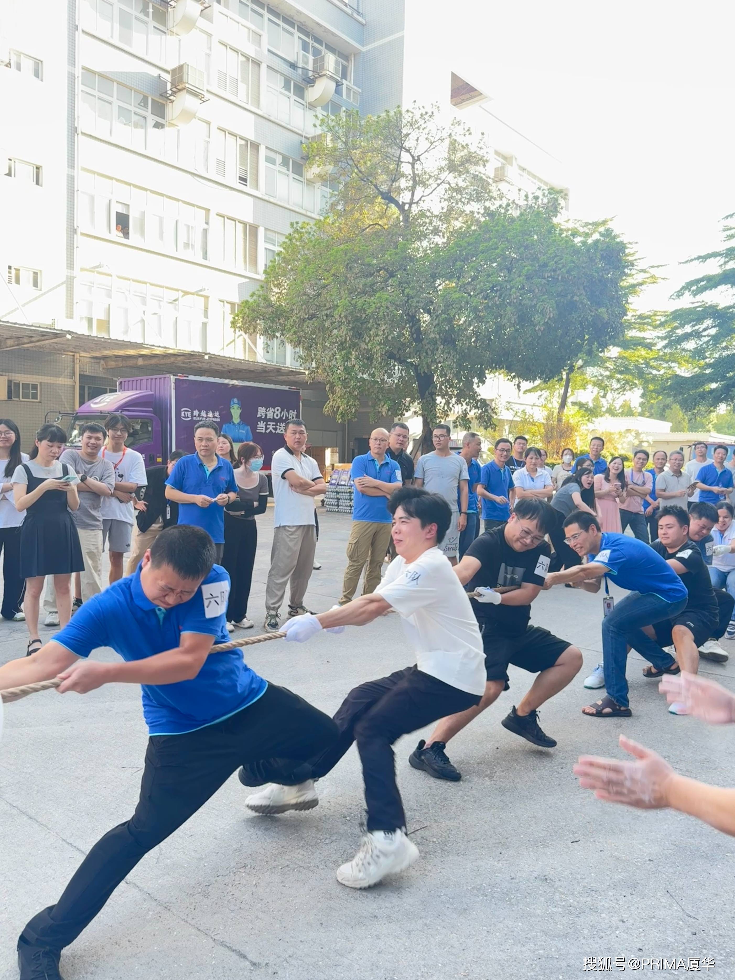 包含比赛过程扣人心弦，观众呐喊声不断的词条