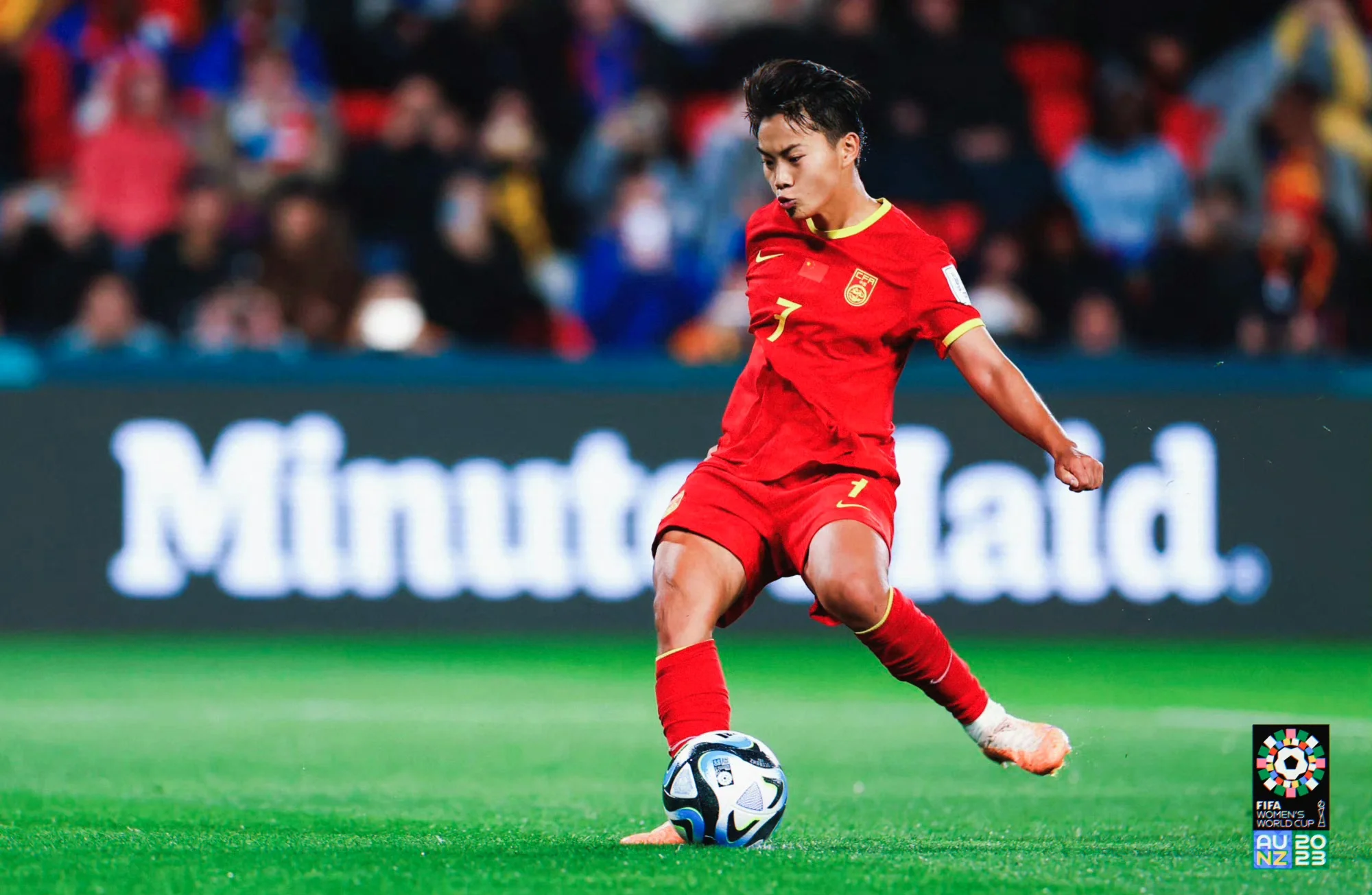 开云体育app-主力中场受伤，争冠前景雪上加霜