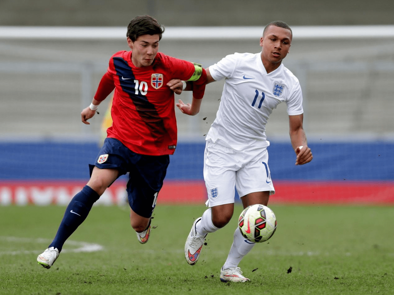 开云体育官网-秘鲁球员表现出色,赢得球迷喝彩