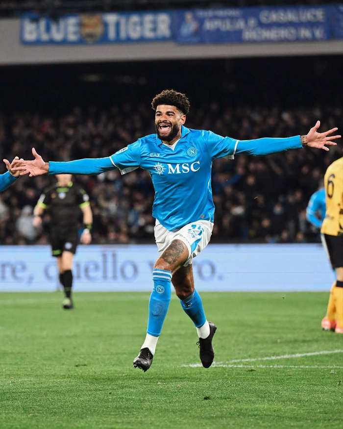 开云体育在线-那不勒斯主场大胜国际米兰，士气大振