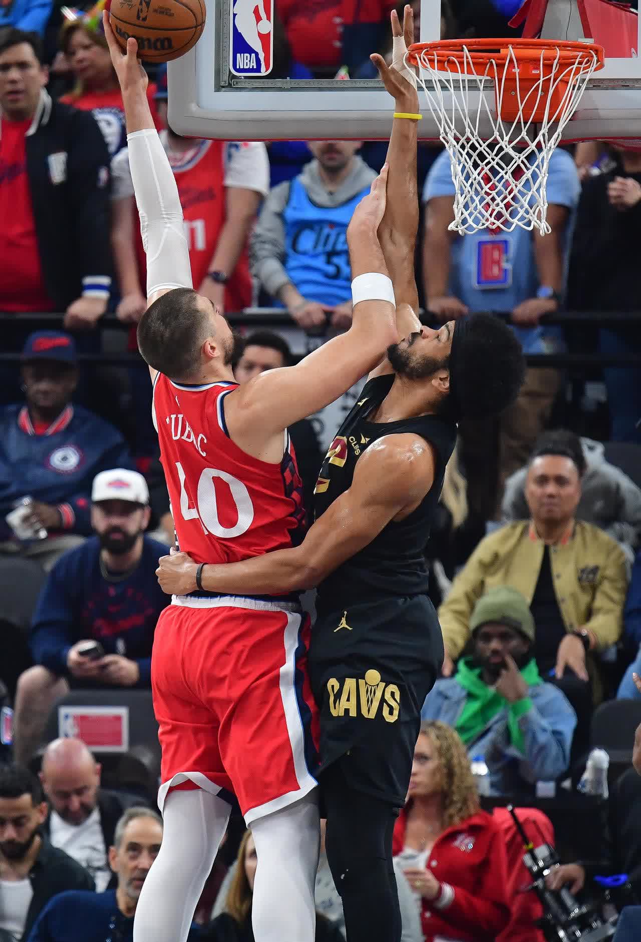 高举高打！双塔组合霸气出击