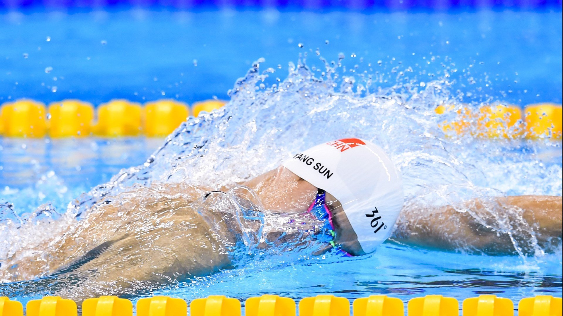 红牛二队势如破竹横扫索伯，勒克莱尔高光表现闪耀F1赛场